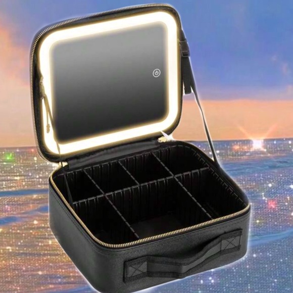 --SOLD---
Travel makeup bag 💡 - Picture 1 of 3